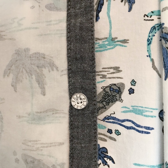 Free Planet | Size 6 (L)  Button Up Shirt - Picture 4 of 5